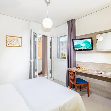 Alexander Hotel 3*